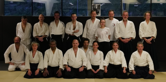Photo de groupe de pratiquants à la fin d'unstage