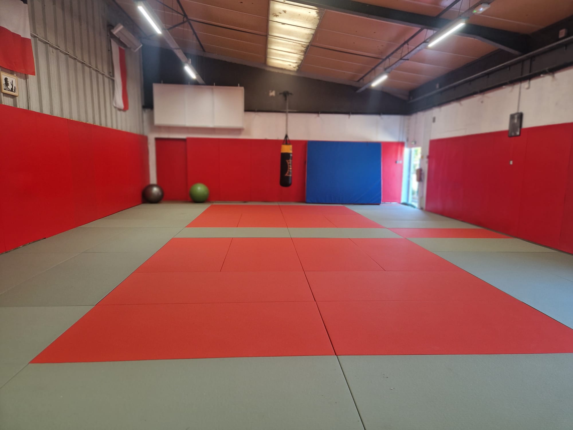 Tatami et espace de pratique du dojo Magokoro