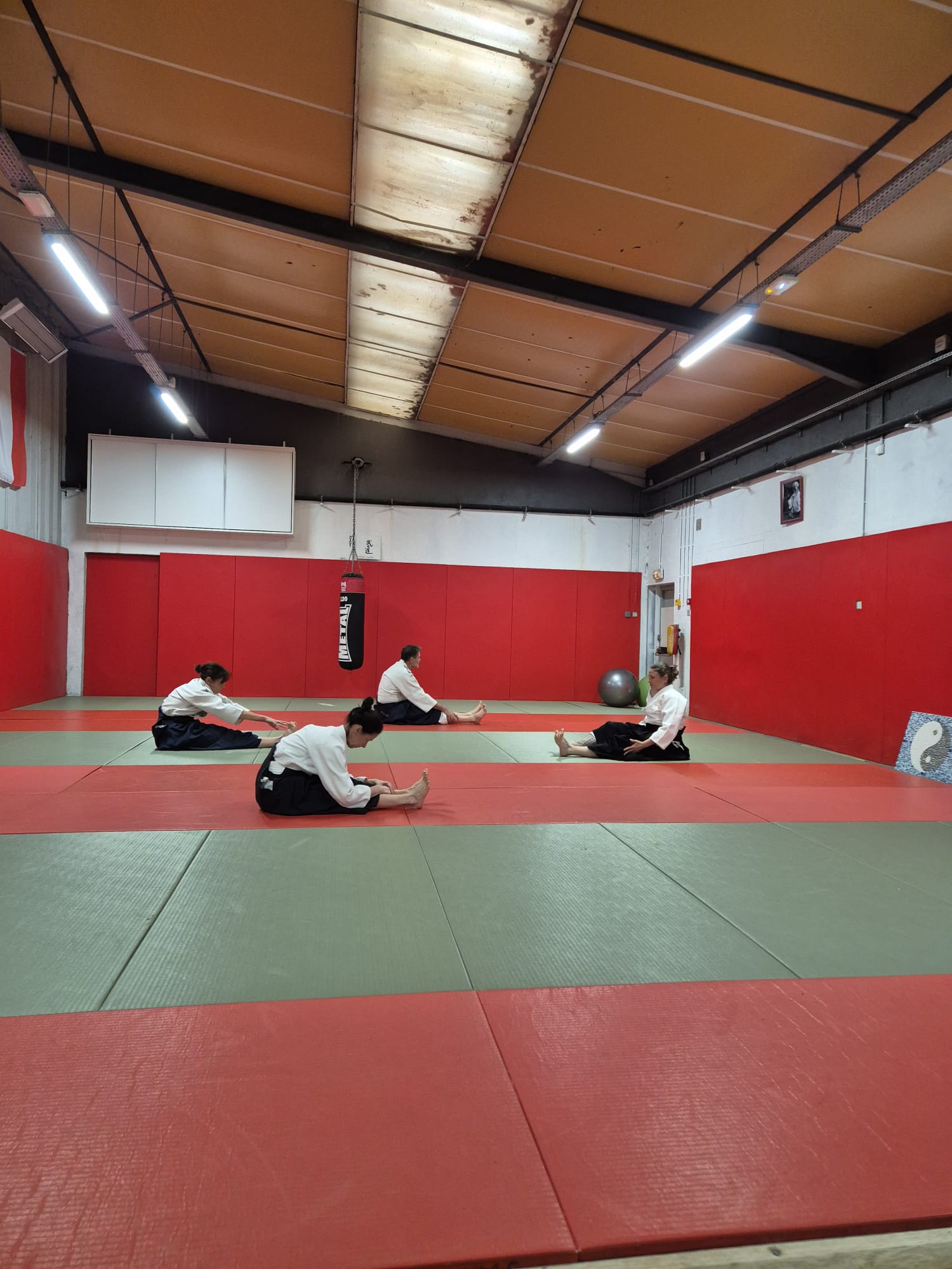 Cours d’aïkido dans le dojo Magokoro